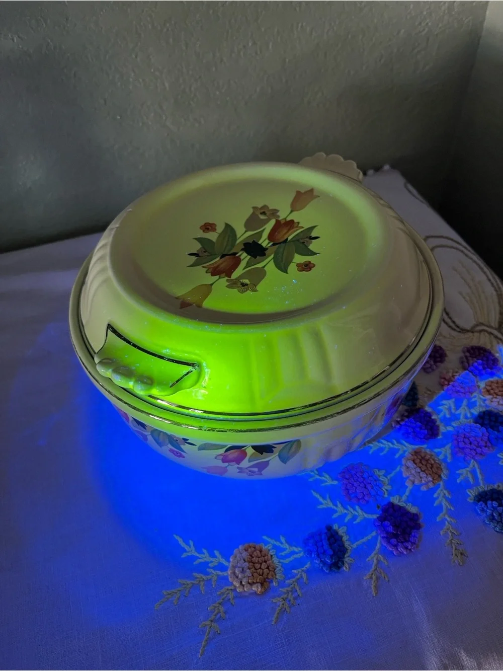 Vintage Hall’s Superior Covered Casserole – Radiance Shape Crocus/Tulip UV